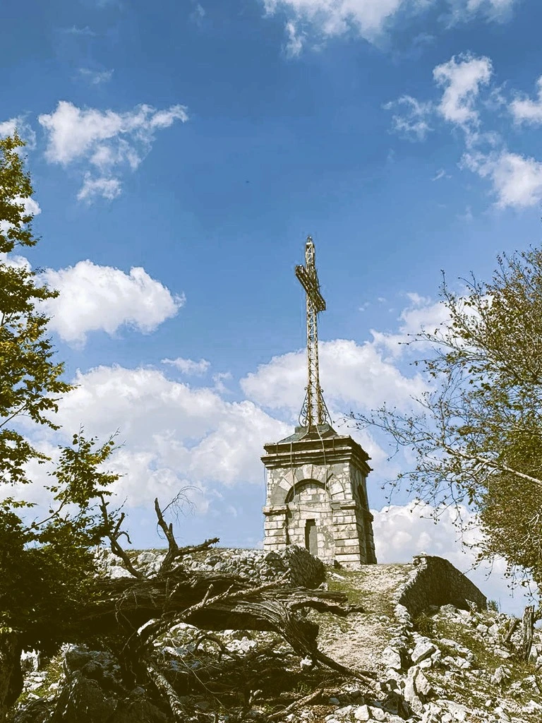 stone-wild-trekking-01